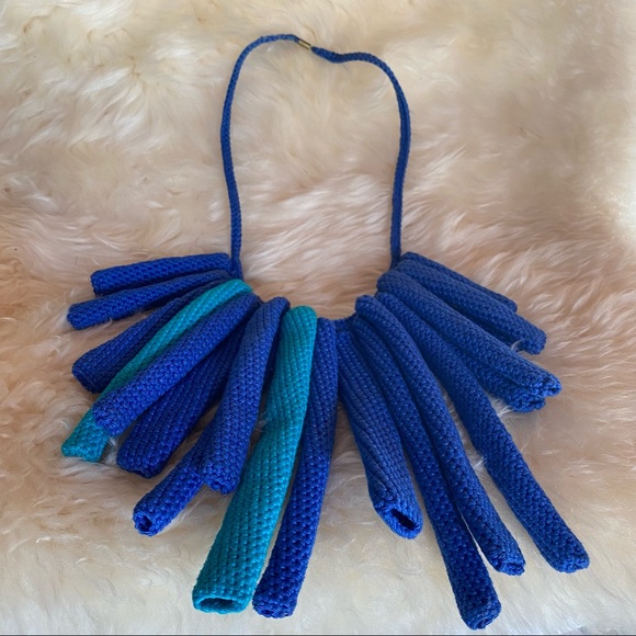 Hand knit necklace made in Europe - Picture 2 of 7